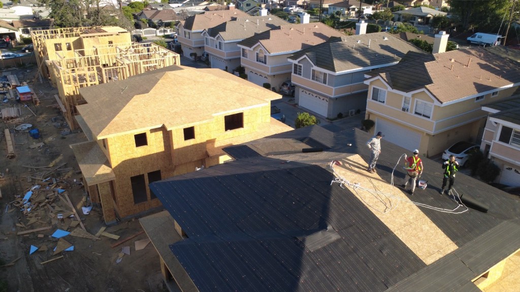 El Monte的10,000呎4栋别墅项目正在进行